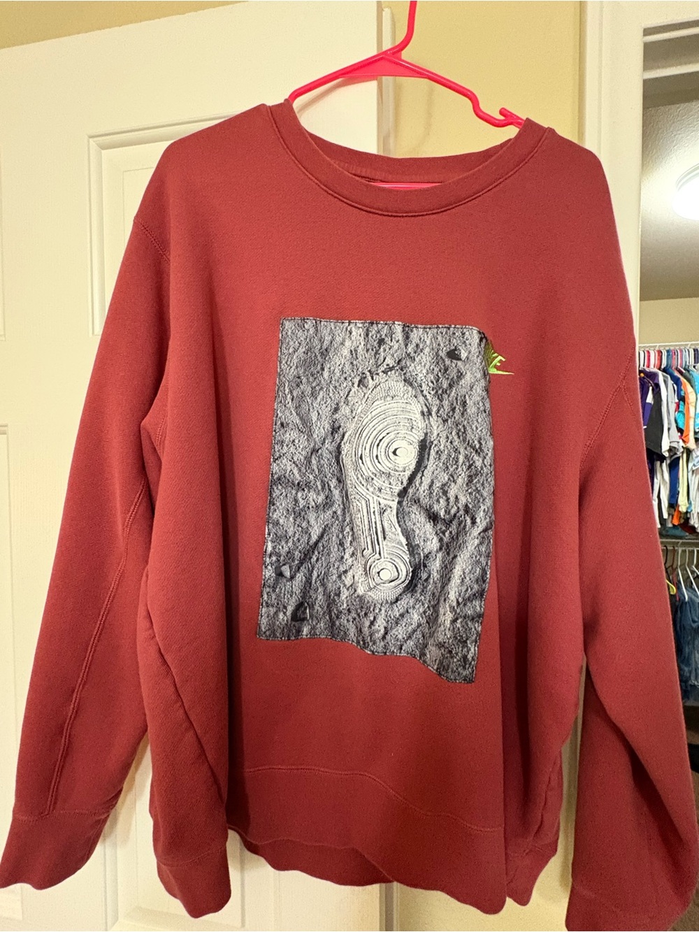 Nike Men's Crewneck Sweatshirt Burgundy with Gray Graphic